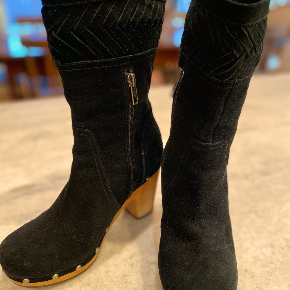 New UGG Australia Women's Annzaliza
Black Leather Boots 1001309 Size 7